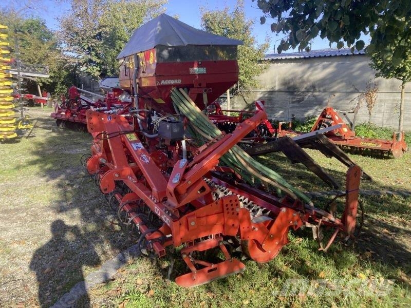 Kuhn CD 400 + ACCORD SÄCOMPACTOR Drills