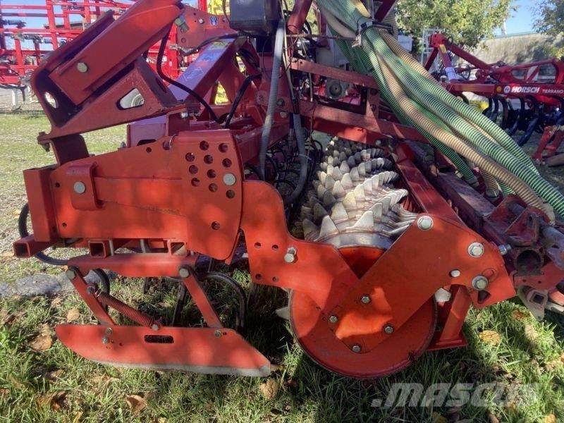 Kuhn CD 400 + ACCORD SÄCOMPACTOR Drills