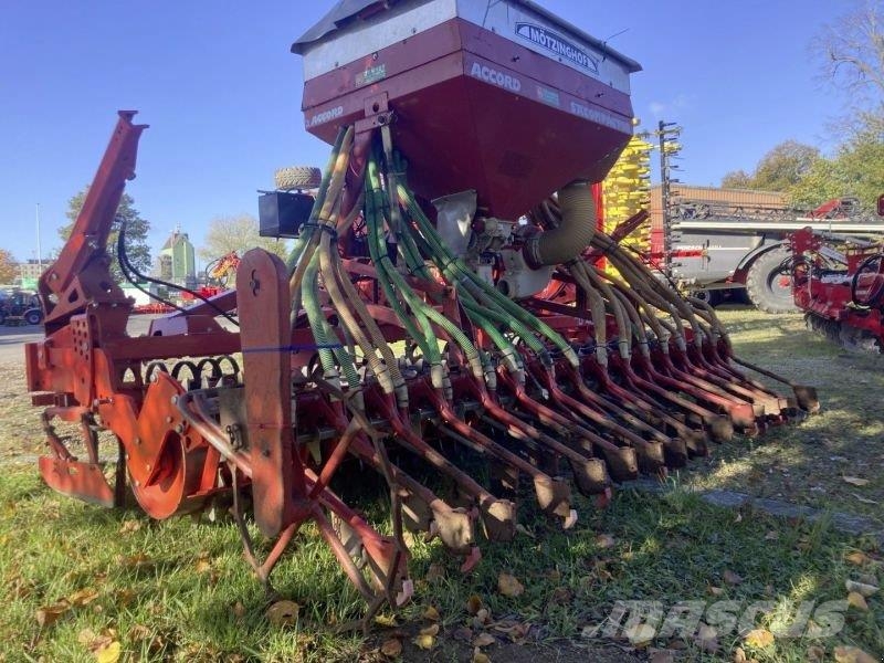Kuhn CD 400 + ACCORD SÄCOMPACTOR Drills