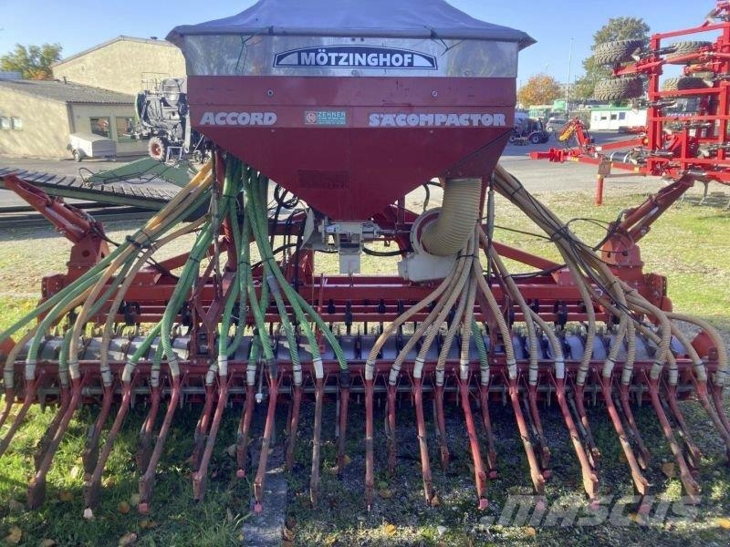 Kuhn CD 400 + ACCORD SÄCOMPACTOR Drills