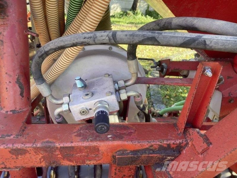 Kuhn CD 400 + ACCORD SÄCOMPACTOR Drills