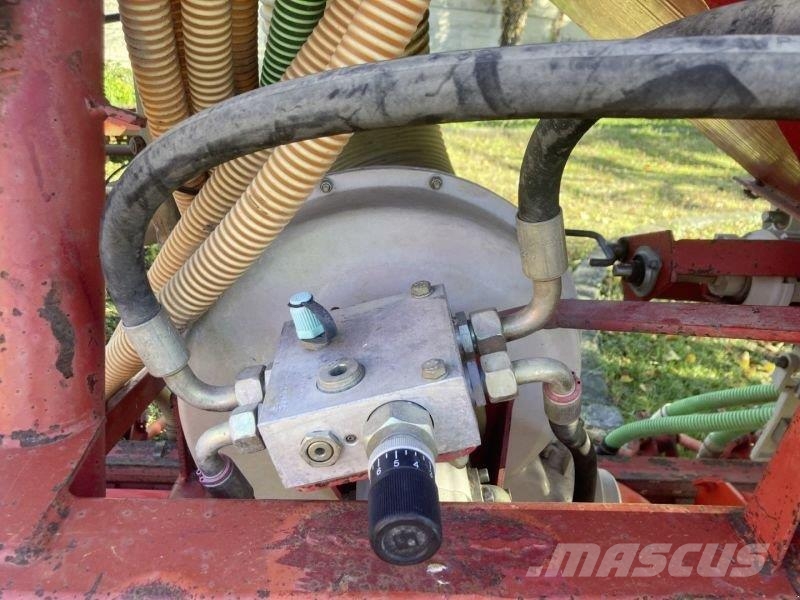 Kuhn CD 400 + ACCORD SÄCOMPACTOR Drills