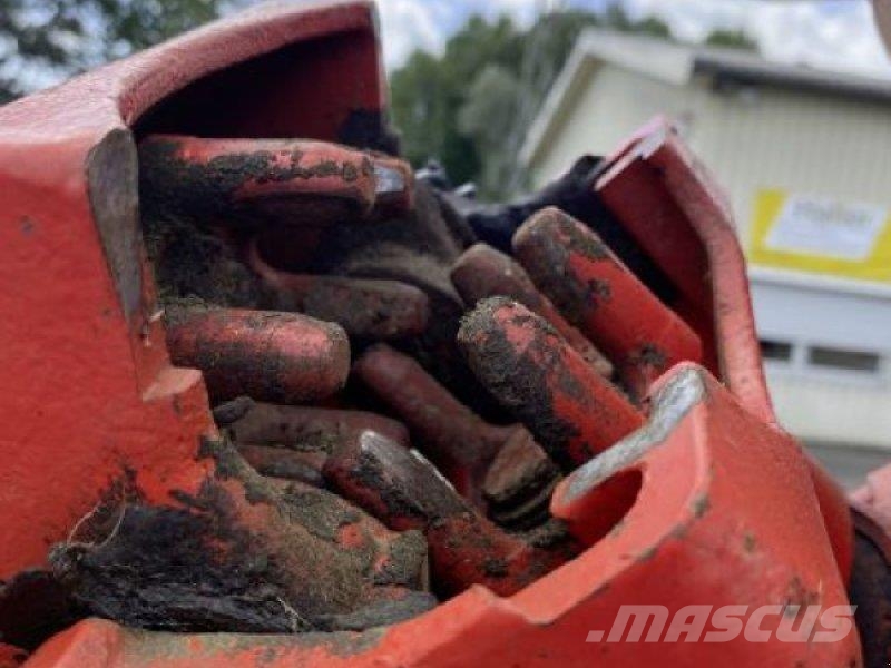 Kuhn GF 13002 مكابس وميبسات التبن