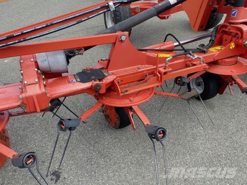 Kuhn GF 13002 مكابس وميبسات التبن