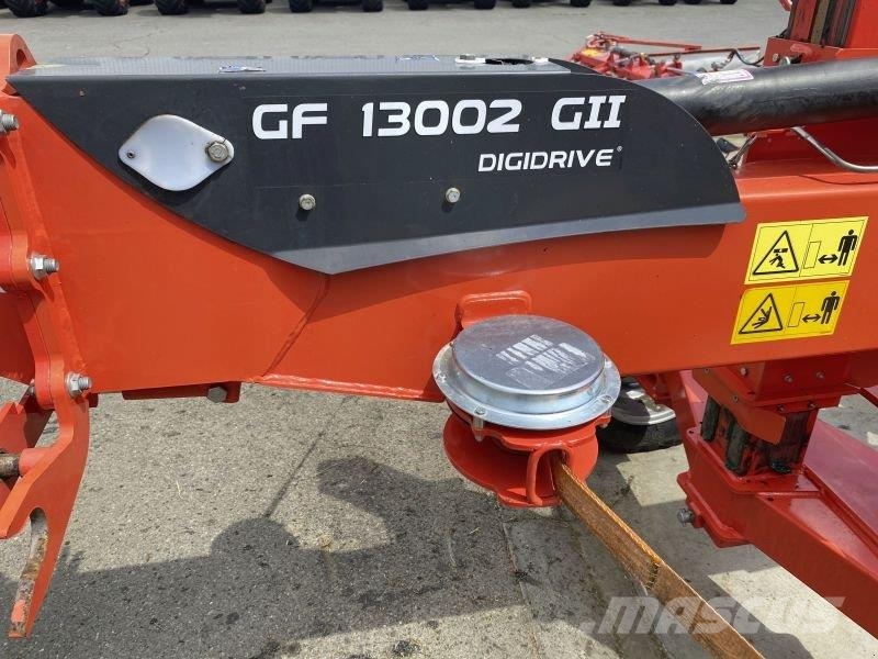 Kuhn GF 13002 مكابس وميبسات التبن