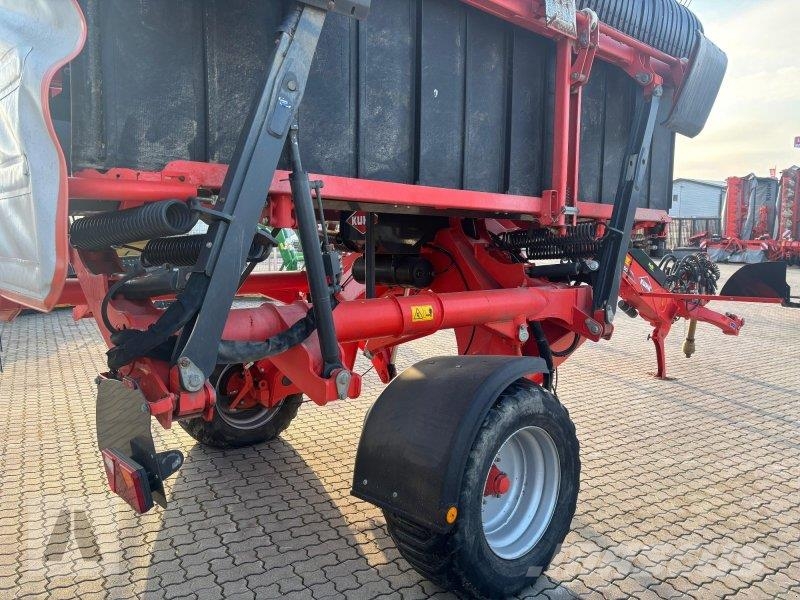 Kuhn Merge Maxx 950 Bandschwader Windrowers