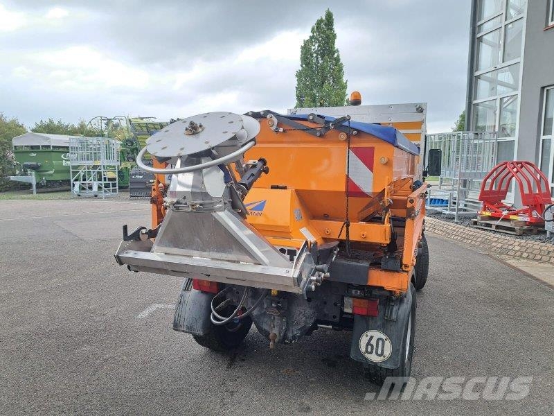 Ladog T1550T + Kugelmann Salzstreuer Tweewielige tractoren en cultivatoren