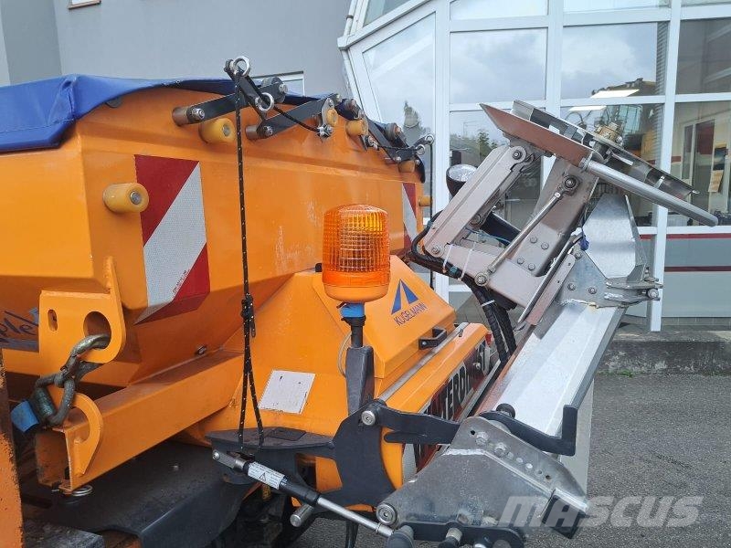 Ladog T1550T + Kugelmann Salzstreuer Tweewielige tractoren en cultivatoren