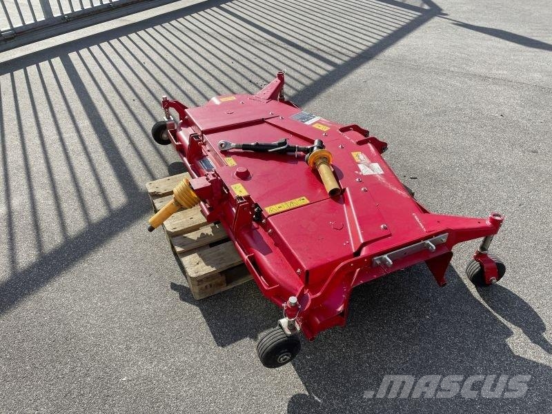 Massey Ferguson 1740 HC ماكينات جز العشب