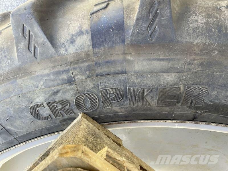 Massey Ferguson KLEBER 270/95 R38 & 300/95 R52 Reifen