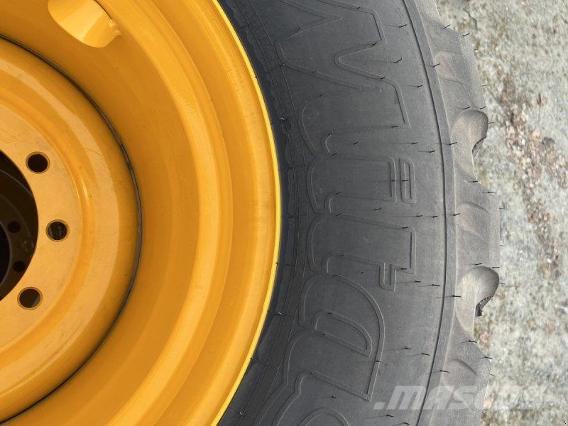 Mitas 710/50R26,5 Tyres, wheels and rims