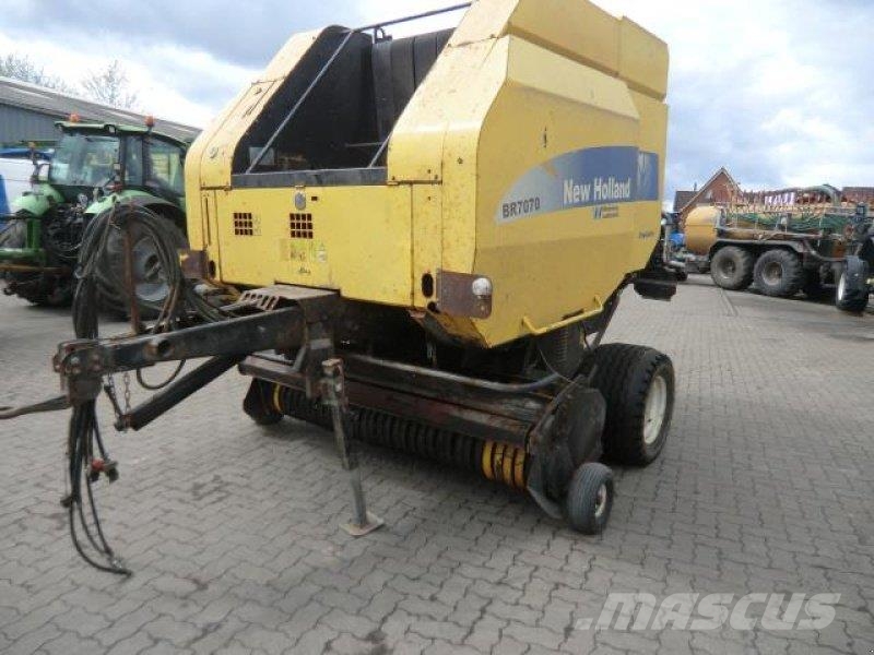 New Holland BR 7070 CC Rundballenpressen