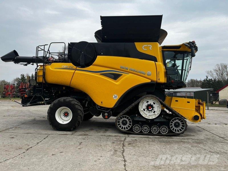 New Holland CR 8.90 حصادات