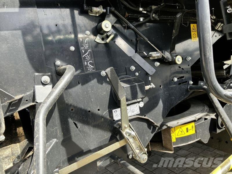 New Holland CR 8.90 + V 930 聯合收穫機