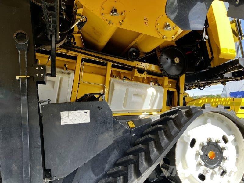 New Holland CR 8.90 + V 930 聯合收穫機