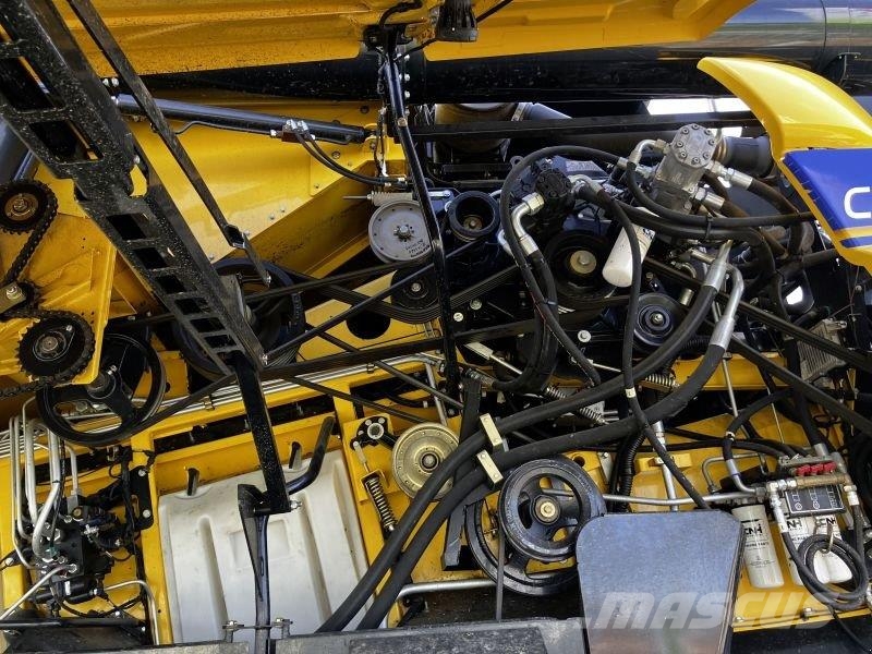 New Holland CR 8.90 + V 930 聯合收穫機