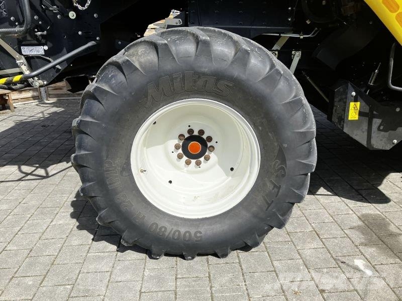 New Holland CR 8.90 + V 930 聯合收穫機