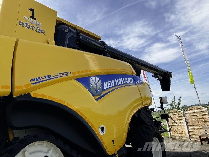 New Holland CR 8.90 + V 930 聯合收穫機