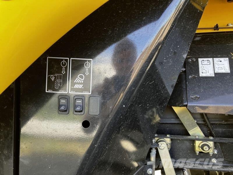 New Holland CR 8.90 + V 930 聯合收穫機