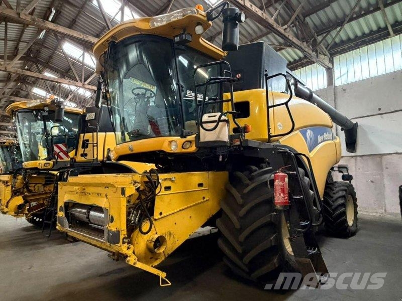 New Holland CR 9080 Mähdrescher