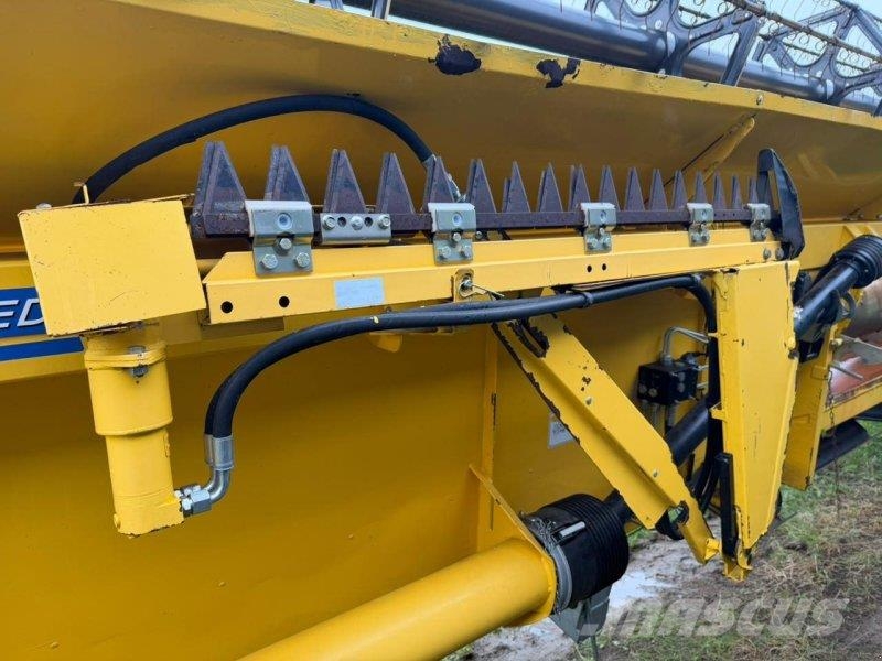 New Holland CR 9080 Mähdrescher