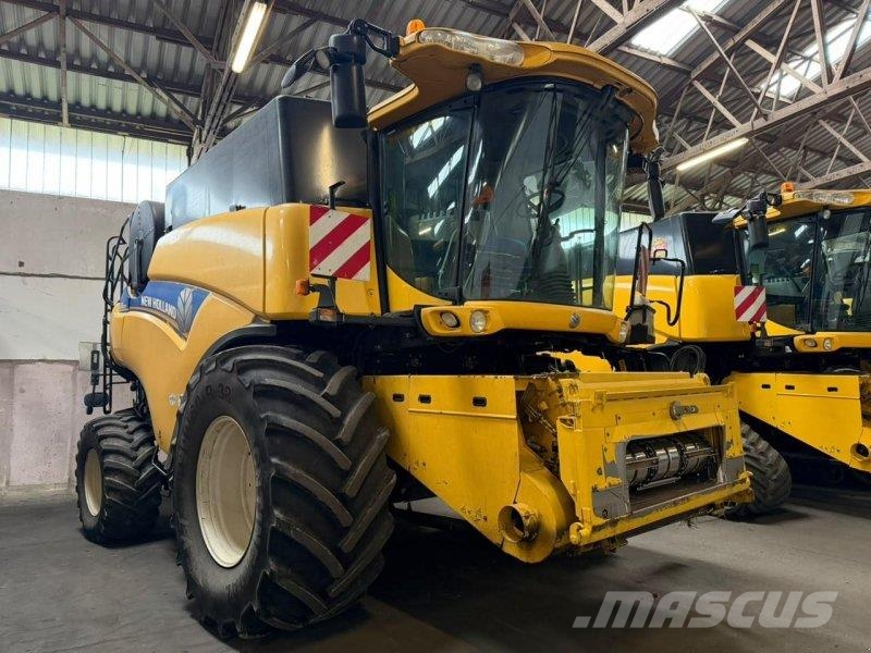 New Holland CR 9090 Mähdrescher