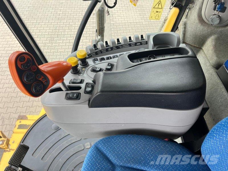 New Holland CR 9090 SCR Combine harvesters