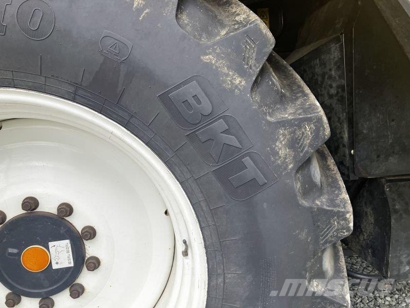 New Holland CX 880 حصادات