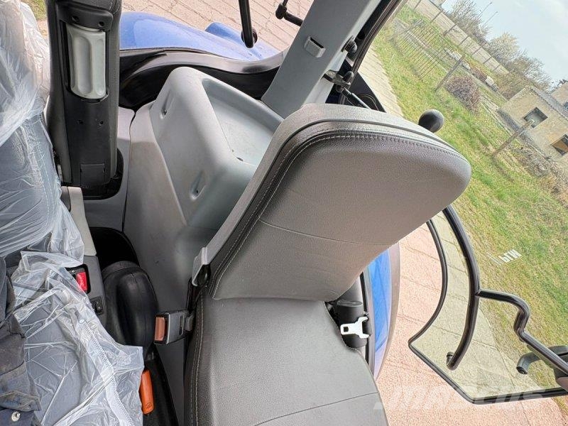 New Holland T 7.270 AC トラクター