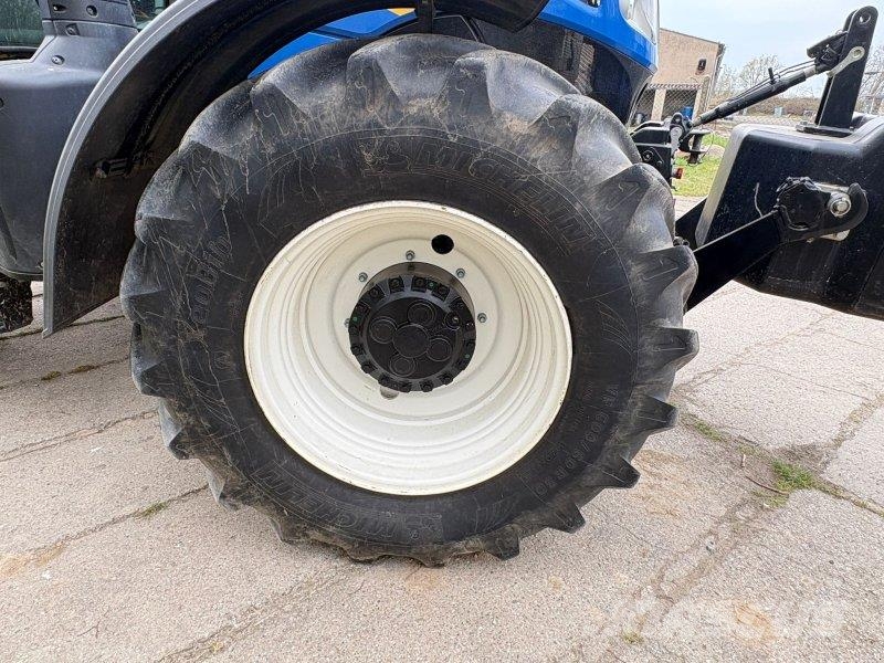 New Holland T 7.270 AC トラクター