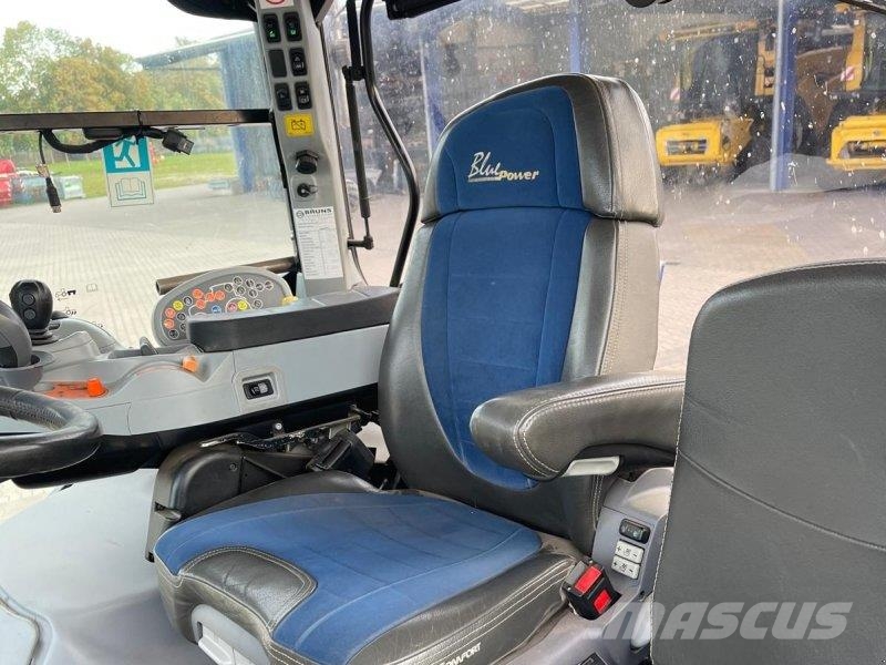New Holland T 7.315 Traktori