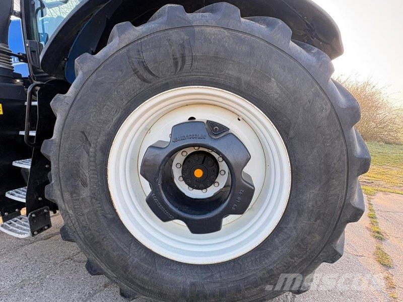 New Holland T8.435 AC Tractors