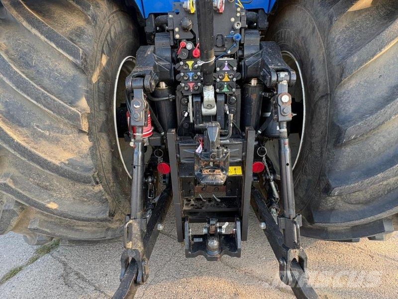 New Holland T8.435 AC Tractors