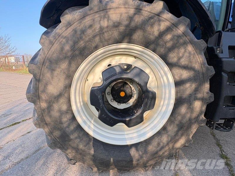 New Holland T8.435 AC Tractors