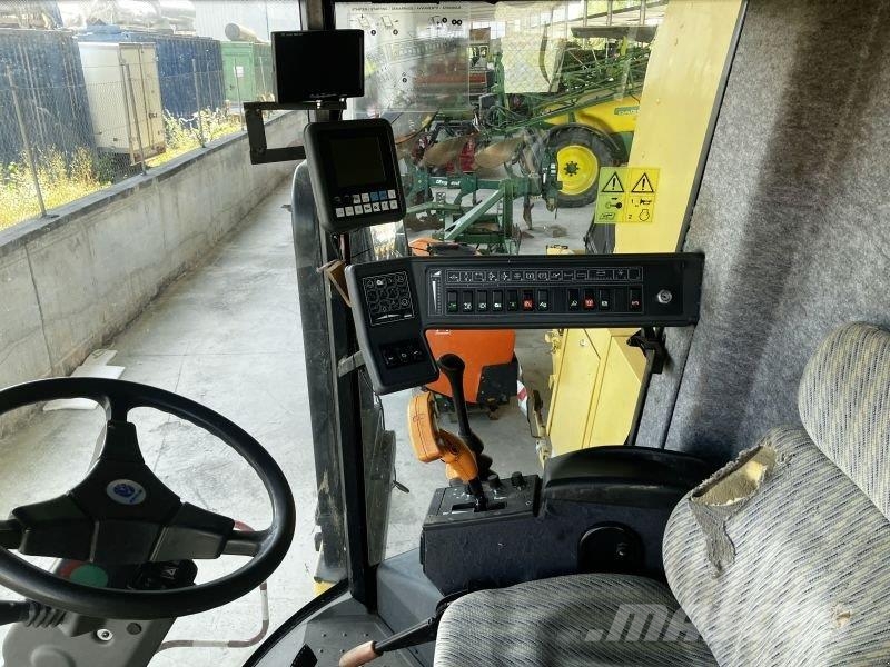 New Holland TX 68 حصادات