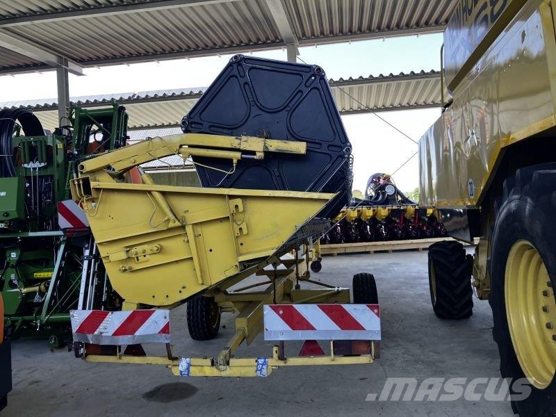 New Holland TX 68 حصادات