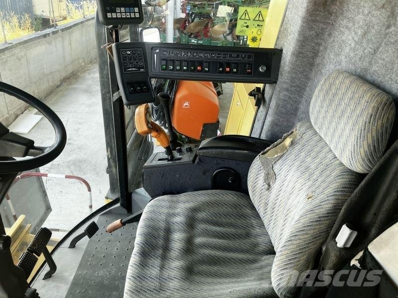 New Holland TX 68 حصادات