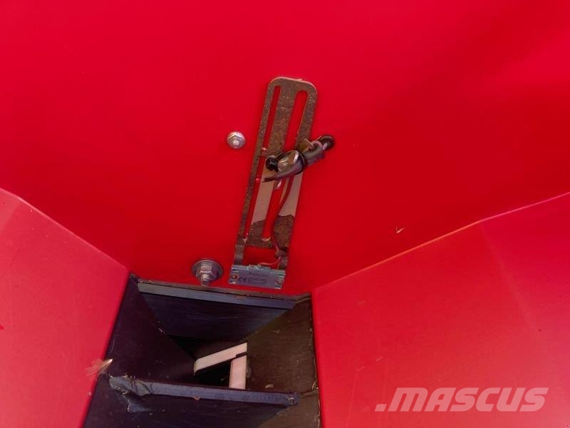 Pöttinger LION 301 U. VITASEM 302 ADD Combination drills