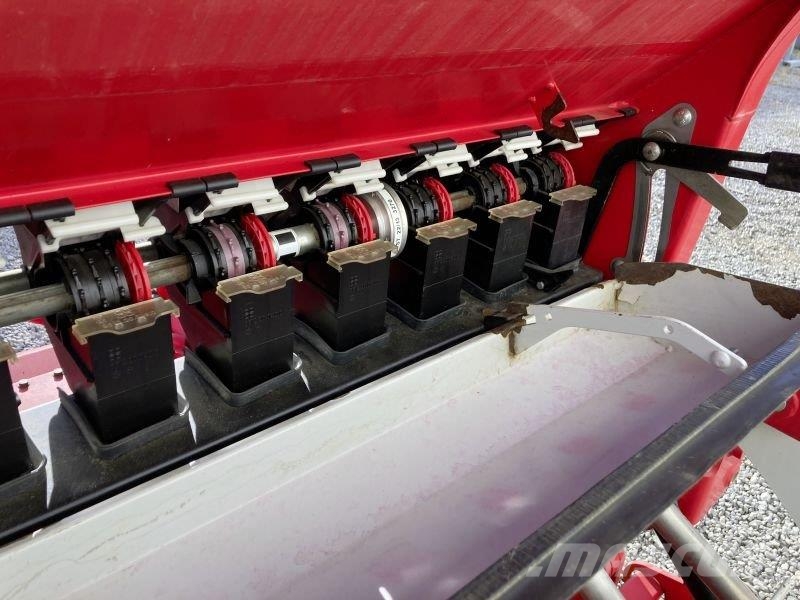 Pöttinger LION 301 U. VITASEM 302 ADD Combination drills