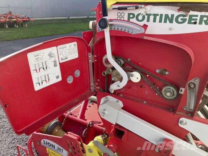 Pöttinger LION 301 U. VITASEM 302 ADD Combination drills