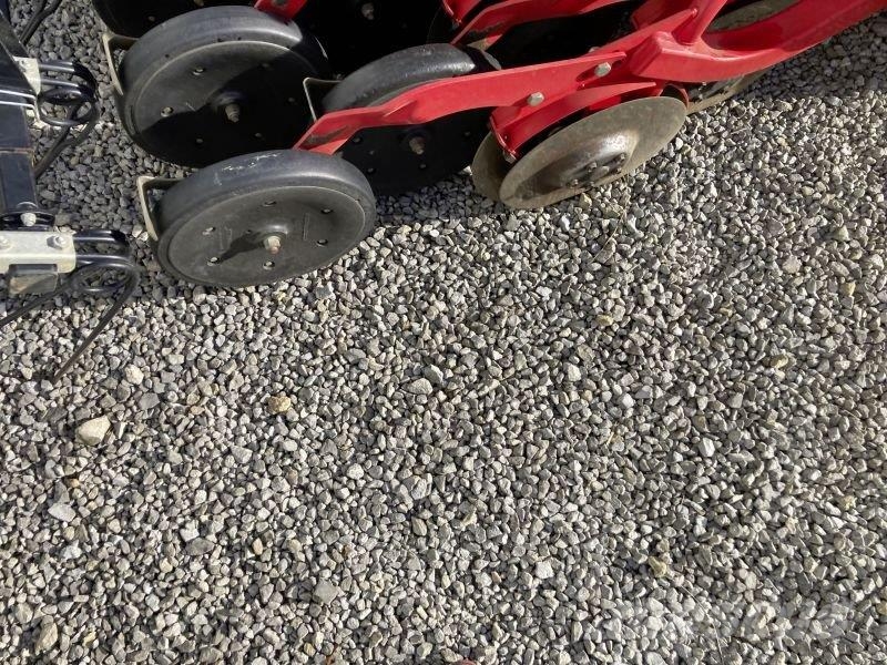 Pöttinger LION 301 U. VITASEM 302 ADD Combination drills