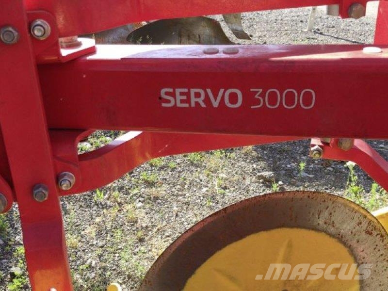 Pöttinger SERVO 3000 5-SCHARIG コンベンショナルプラウ