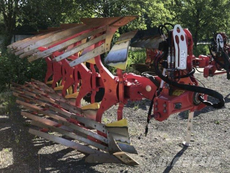 Pöttinger SERVO 3000 5-SCHARIG コンベンショナルプラウ