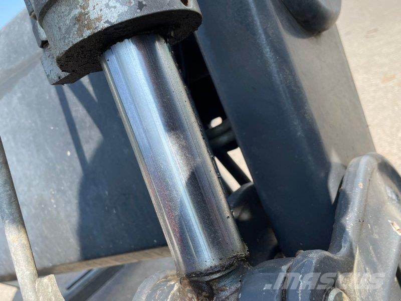 Stoll Profiline FZ 80.1 لوادر وحفارات أمامية