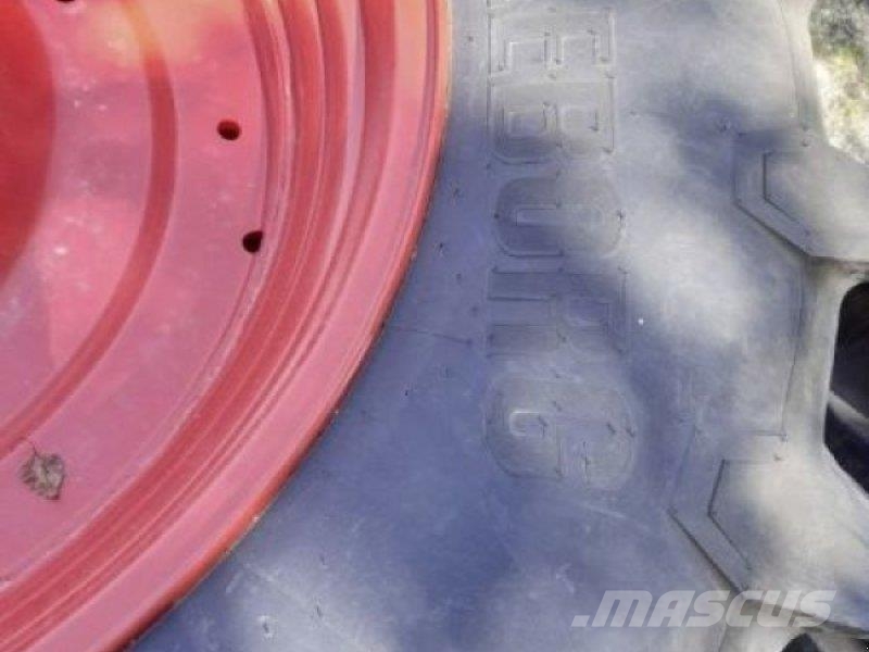 Trelleborg 600/65 R28 + 650/65R42 Overige grondbewerkingsmachines en accessoires