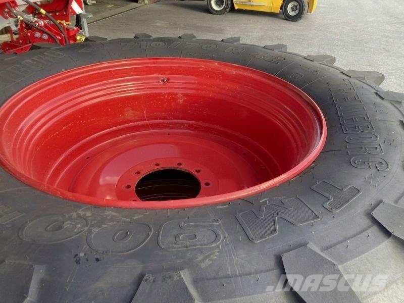 Trelleborg 600/70 R30 + 710/70 R42 الإطارات والعجلات والحافات