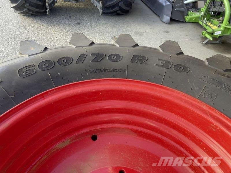 Trelleborg 600/70 R30 + 710/70 R42 الإطارات والعجلات والحافات