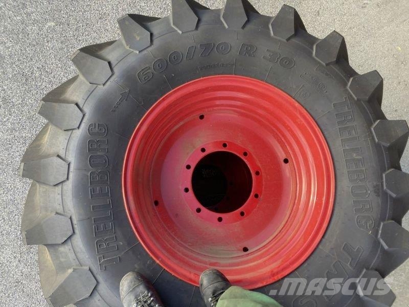 Trelleborg 600/70 R30 + 710/70 R42 الإطارات والعجلات والحافات