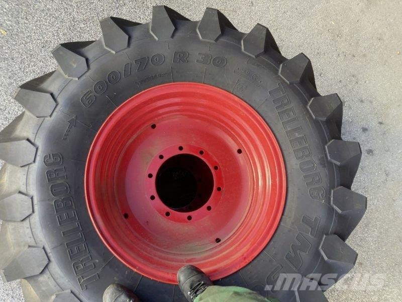 Trelleborg 600/70 R30 + 710/70 R42 الإطارات والعجلات والحافات