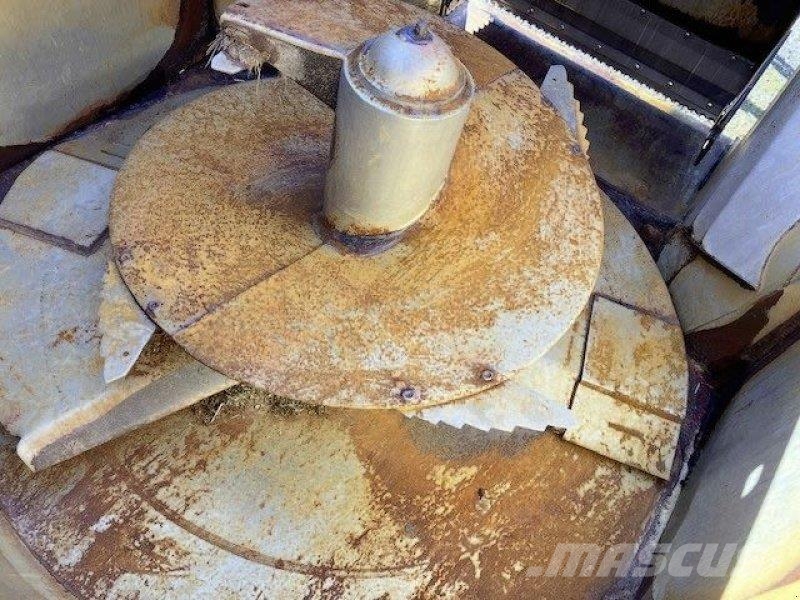 Trioliet H-TRIOLIET GIGANT 700 Mešalne hranilnice